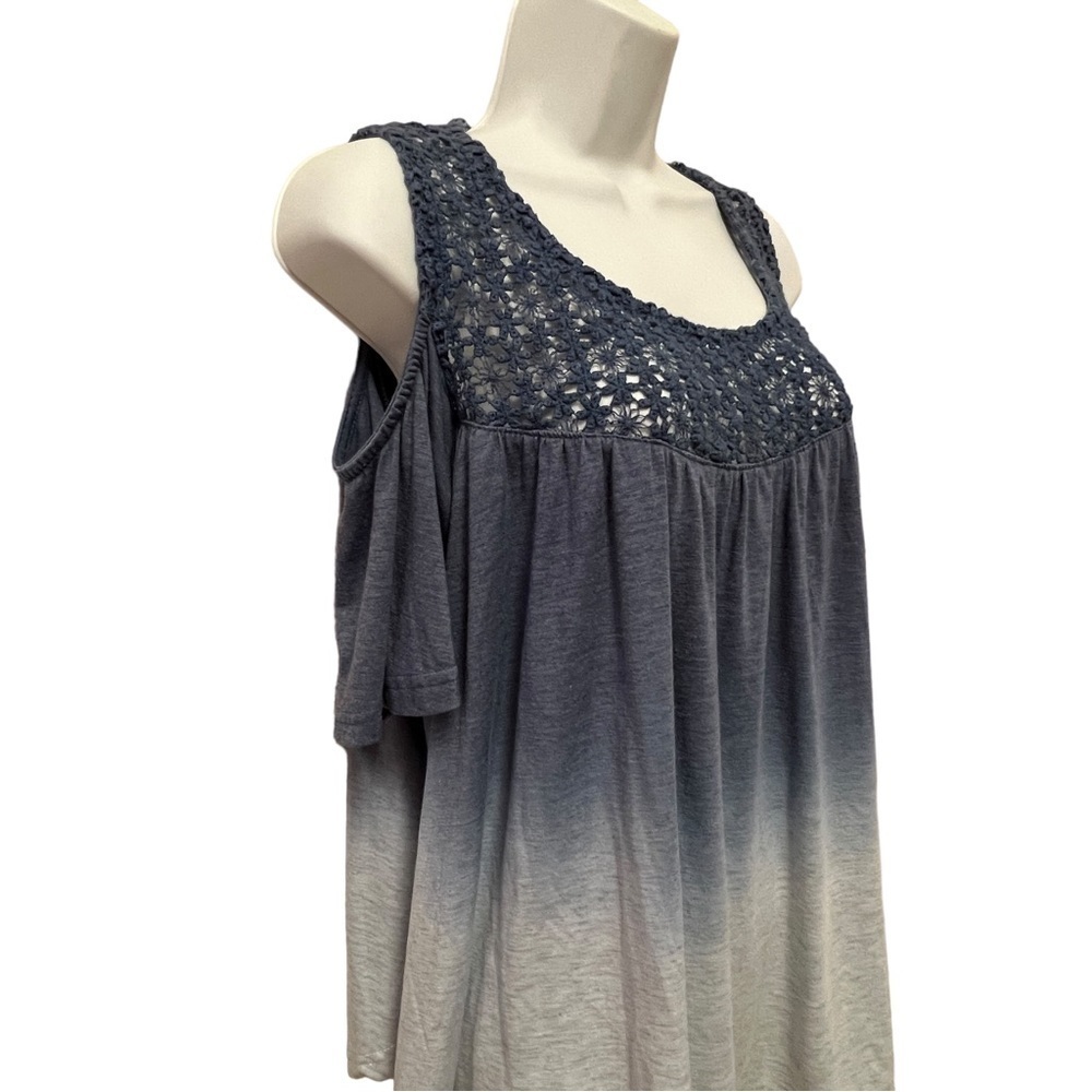 UMGEE Women’s Blue Ombré Cold Shoulder Crocheted Collar Top, Size Small - Picture 3 of 12